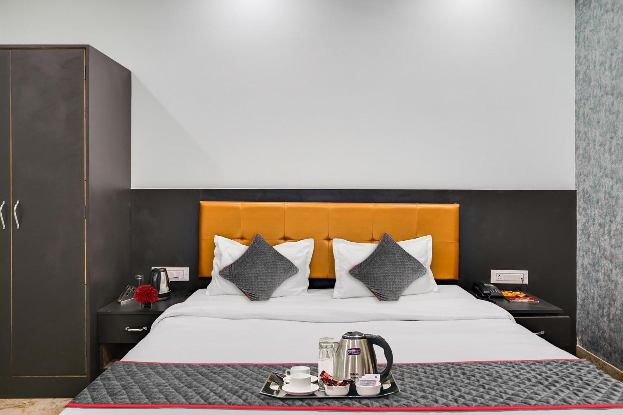 Townhouse Oak Hotel Ar Ganges Premium Bénarès Extérieur photo